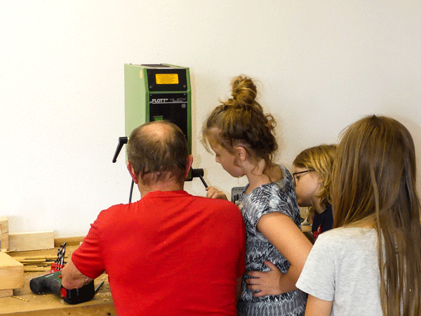 Es wurde geh&auml;mmert, gebohrt, geschraubt und mit viel Phantasie gestaltet. 