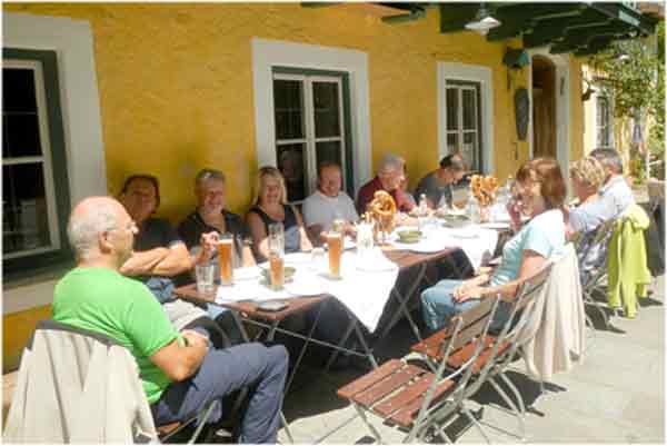Die verdiente Brotzeit beim Steinbauer danach.